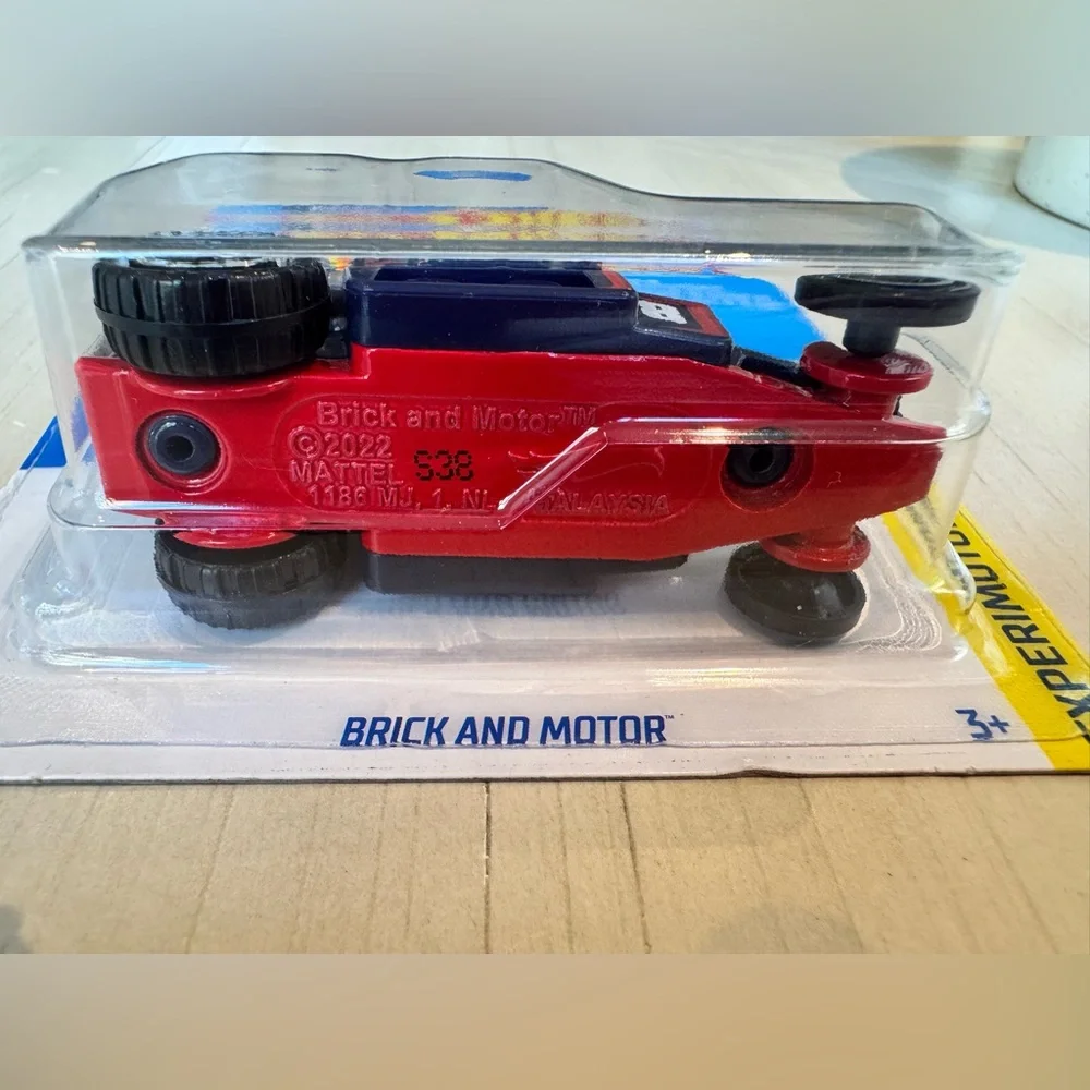 Hot Wheels Brick and Motor – Dark Blue & Red – Experimotors 1/5 – 25/250